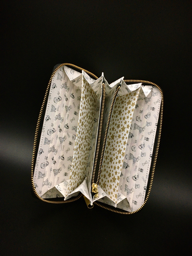 Saori Mochizuki（サオリモチヅキ／望月沙織）のオリジナル水玉本革長財布