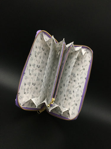 Saori Mochizuki（サオリモチヅキ／望月沙織）の水玉本革長財布