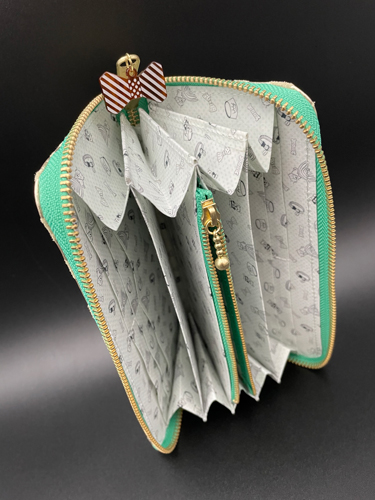 Saori Mochizuki（サオリモチヅキ／望月沙織）のオリジナル水玉本革長財布